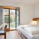 & Bildungshaus St. Jodern Hotell 2*