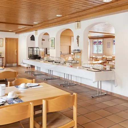 Szálloda & Bildungshaus St. Jodern 2*