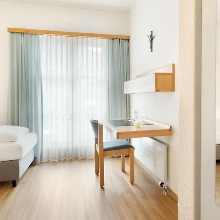 & Bildungshaus St. Jodern 2*