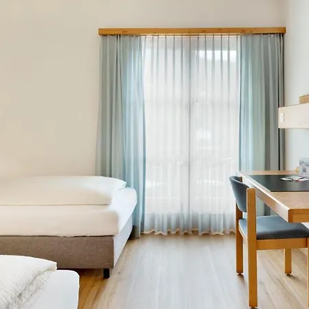 & Bildungshaus St. Jodern 2*