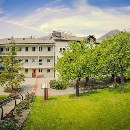 & Bildungshaus St. Jodern מלון ויספ