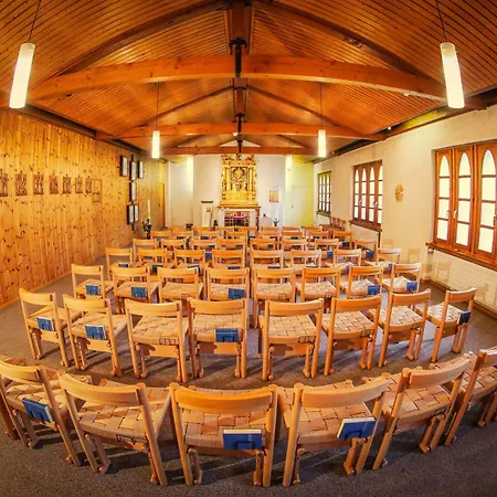 Szálloda & Bildungshaus St. Jodern 2*