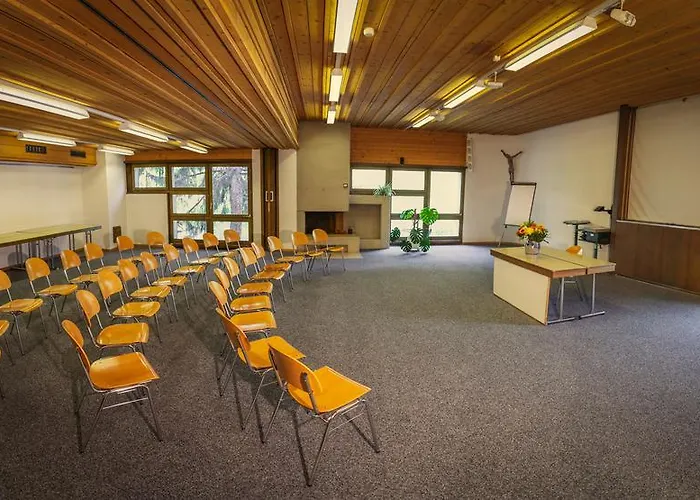 & Bildungshaus St. Jodern Otel 2*