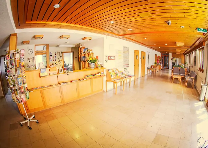 & Bildungshaus St. Jodern Otel 2*
